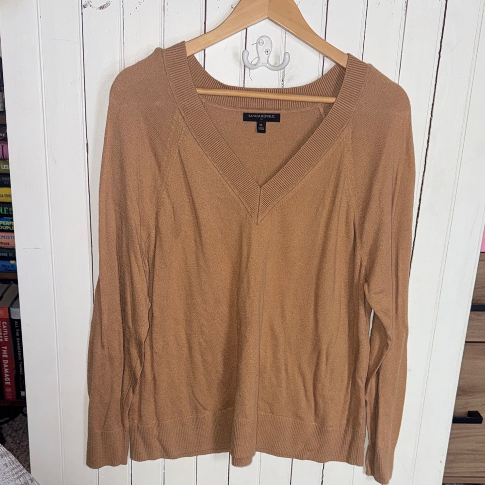 Banana Republic V-Neck Sweater Camel Size XL